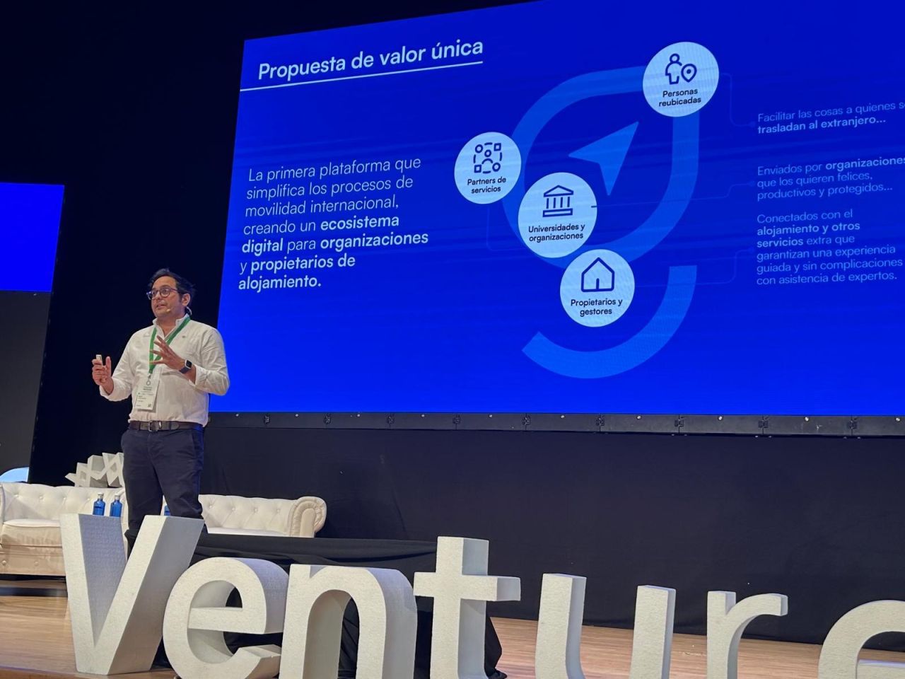 Oscar Rubio Martín hablando en un escenario